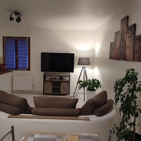 Au Pied Du Chateau 2 Bellegarde-du-Loiret Екстер'єр фото