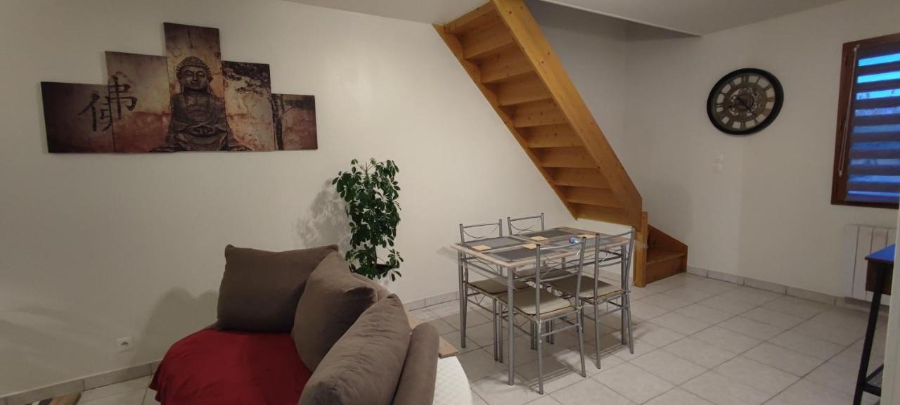 Au Pied Du Chateau 2 Bellegarde-du-Loiret Номер фото